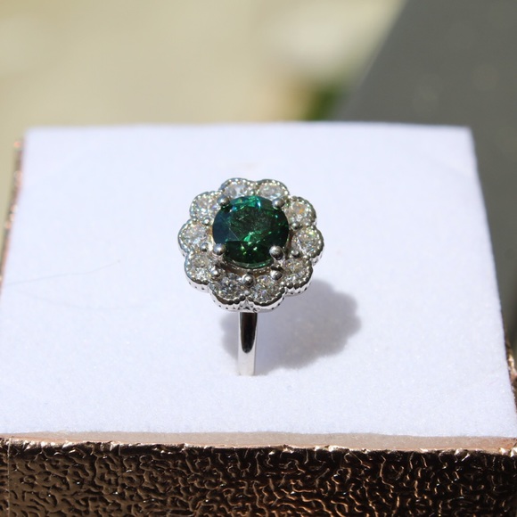 Green CZ silver ring - Picture 2 of 4